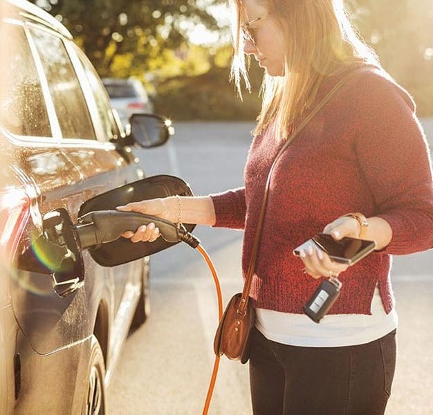 Hoe laad ik een *batterij-elektrische auto* op?