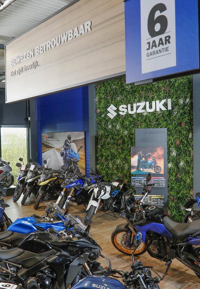 Suzuki_Motorfiets_Dealer-showroom